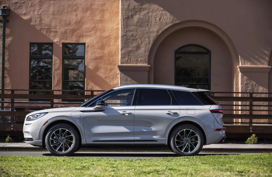  Lincoln Corsair Grand Touring 2020 года  (фото 17 из 22)